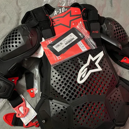 Alpinestars A-10 Roost Guard V2 Black/Red MD/LG