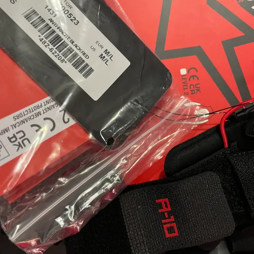 Alpinestars A-10 Roost Guard V2 Black/Red MD/LG