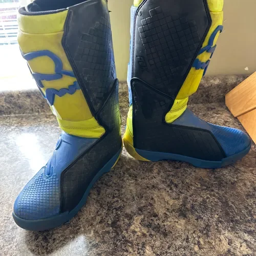 Youth Fox Racing Boots - Size 7