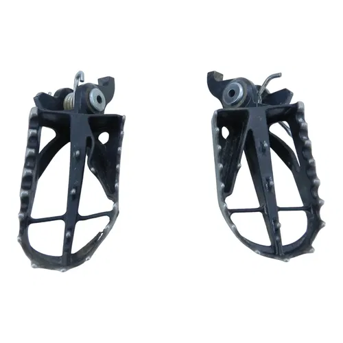 2013 KAWASAKI KX250F FOOTPEG SET LEFT RIGHT 34028-0104 34028-0105