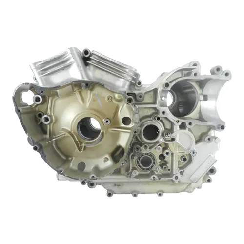 1987 SUZUKI INTRUDER 1400 VS1400 CRANKCASE CRANKCASE SET LEFT RIGHT 11301-38812