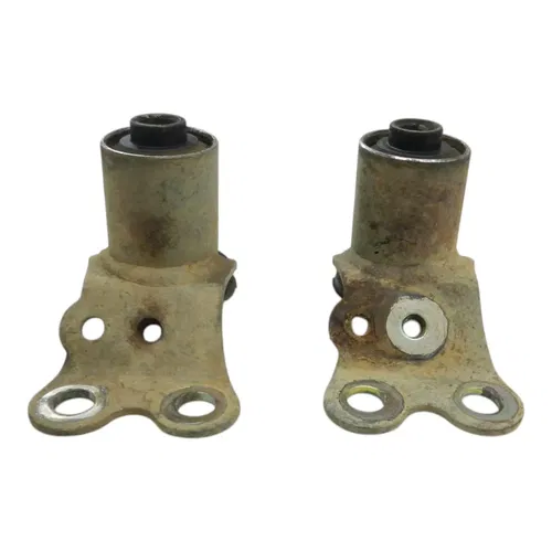 2004 YAMAHA KODIAK 400 YFM400A ENGINE MOUNT 3 5ND-F1316-01-00