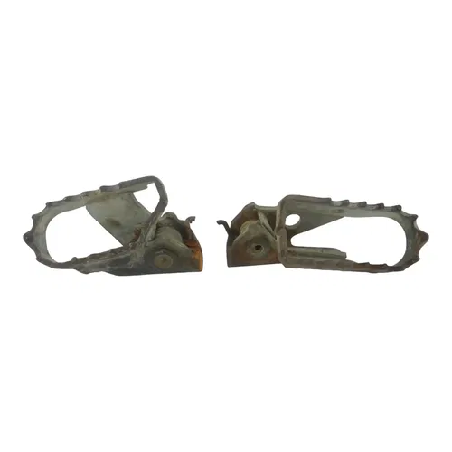 2003 YAMAHA TTR125L OEM FOOTPEG SET LEFT RIGHT 1B2-F7411-00-00 1B2-F7421-00-00