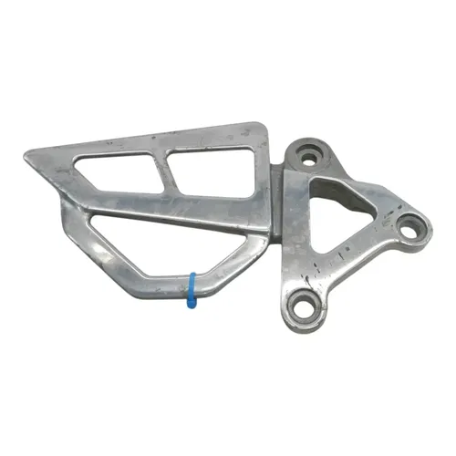 1996 KAWASAKI NINJA ZX6R LEFT FOOTPEG BRACKET 35011-1552
