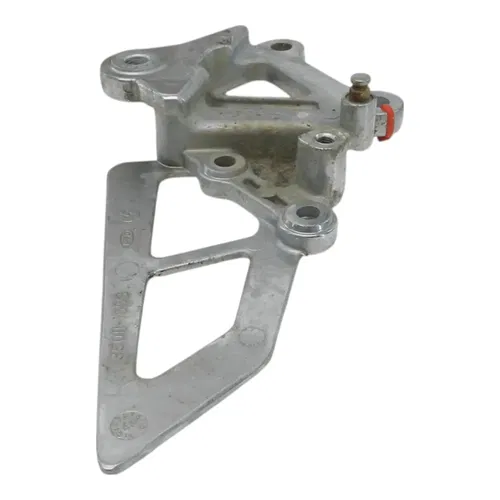 1996 KAWASAKI NINJA ZX6R FRONT RIGHT FOOTPEG BRACKET 35011-1553