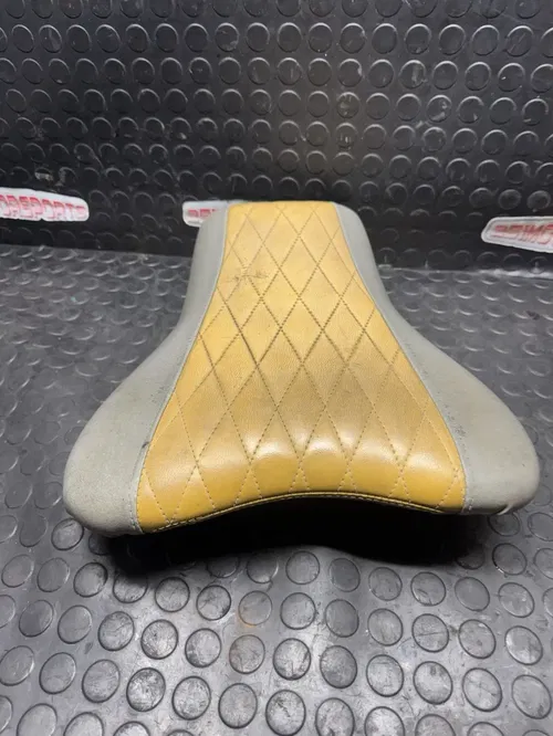 2007 2008 SUZUKI GSXR1000 FRONT DRIVERS SEAT SADDLE GREY SILVER  GSXR 1000 07 08