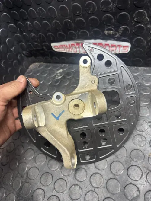 Left Driver Front Spindle Steering Knuckle 2006 Suzuki Quadracer 450 LTR450 3088
