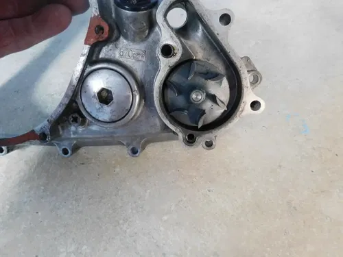 02 03 04 05  Honda CRF450R Right Crankcase Outer Clutch Cover W/ Water Pump