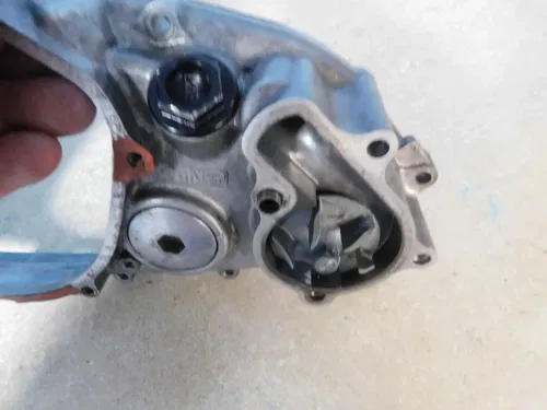 02 03 04 05  Honda CRF450R Right Crankcase Outer Clutch Cover W/ Water Pump
