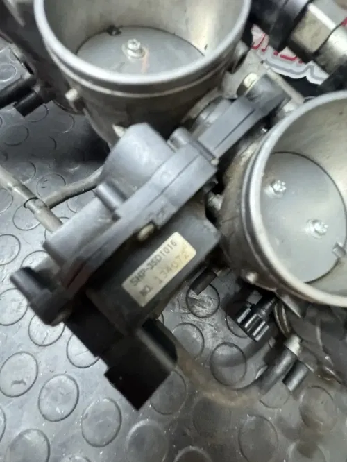 2008 Kawasaki Ninja Zx6r Main Fuel Injectors Throttle Bodies Intake 2007 07-08