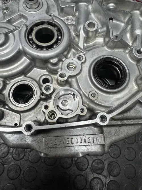 2017 kawasaki kx250f LEFT RIGHT ENGINE CRANKCASE CRANK CASES BLOCK CASE SET