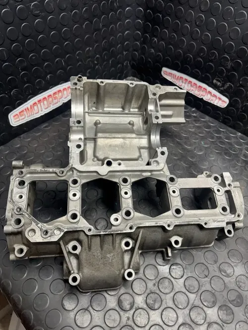 01 02 2001 2002 SUZUKI GSXR 1000 Gsxr1000 Lower ENGINE BOTTOM CRANK CASES MOTOR