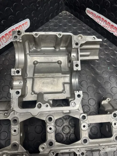 01 02 2001 2002 SUZUKI GSXR 1000 Gsxr1000 Lower ENGINE BOTTOM CRANK CASES MOTOR