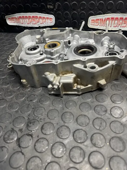 05-07 2005 CRF250R CRF250 OEM Right Engine Crankcase Crank Case Bottom End  Read