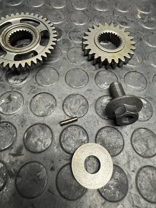 2004 HONDA CRF 450R IDLE & PRIMARY GEAR Bolt  Washer CRF450 450R
