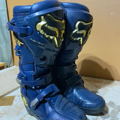 Gold/blue Fox Instinct Boots 