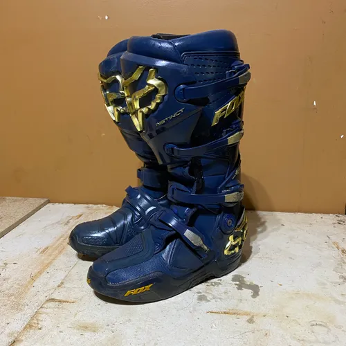 Gold/blue Fox Instinct Boots