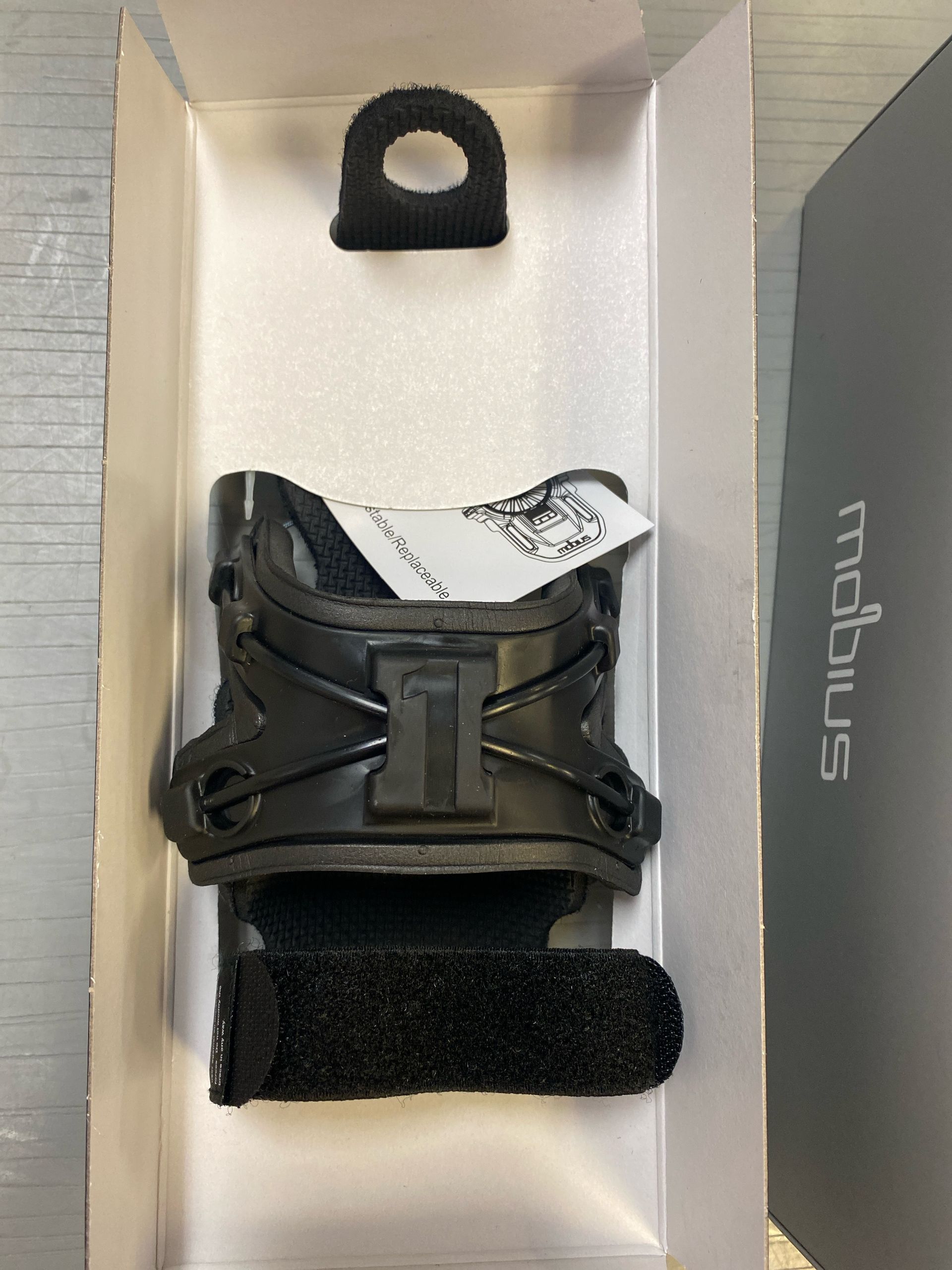 Mobius X8 Wrist Brace Size M/L