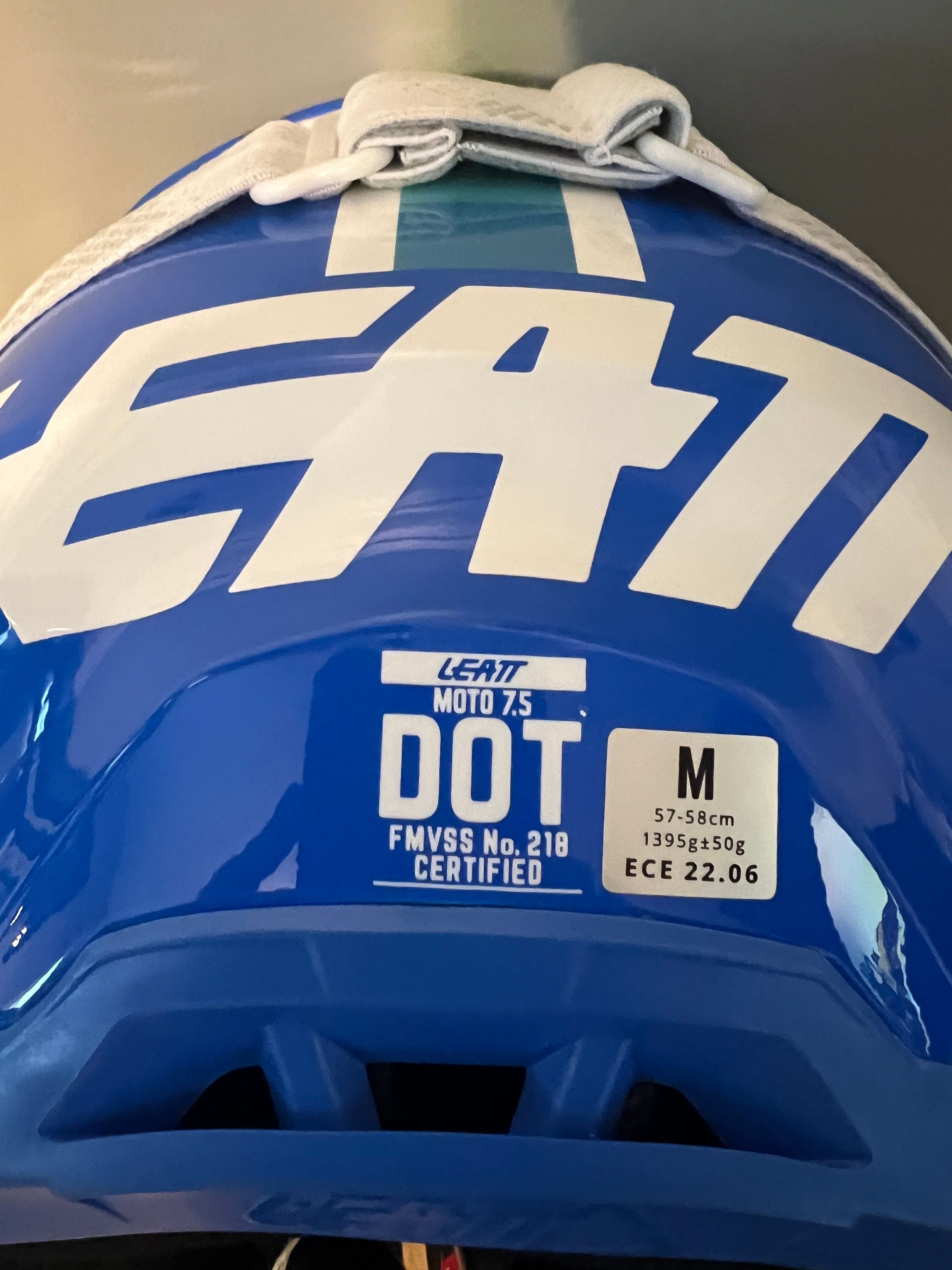 Leatt - 7.5 Helmet Kit w/Goggles - Medium