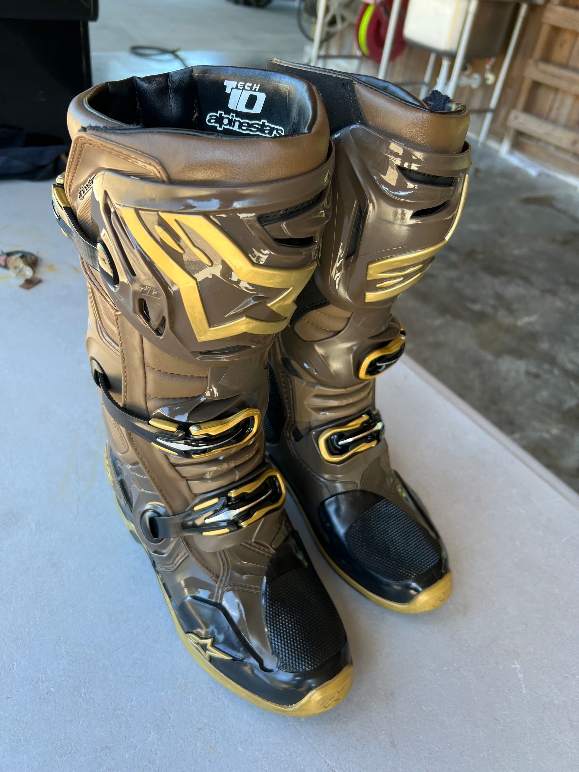 AlpineStars Tech 10 Squad LE Brown Gold Black Size 8 Men s