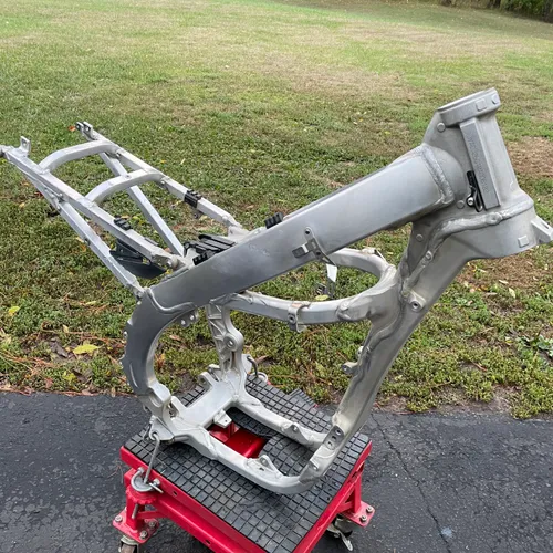 2021 YZ450F Frame and Subframe