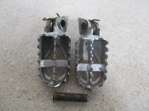 2007 KAWASAKI KX65 FOOTPEGS PEGS LEFT RIGHT W/ SPRINGS, FITS ALL, M120