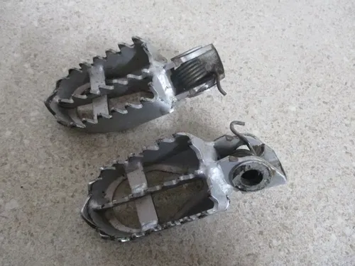 2007 KAWASAKI KX65 FOOTPEGS PEGS LEFT RIGHT W/ SPRINGS, FITS ALL, M120