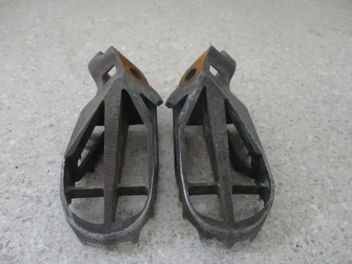 2005 KAWASAKI KX 250F FOOTPEGS PEGS SET LEFT RIGHT W/ HARDWARE, M164