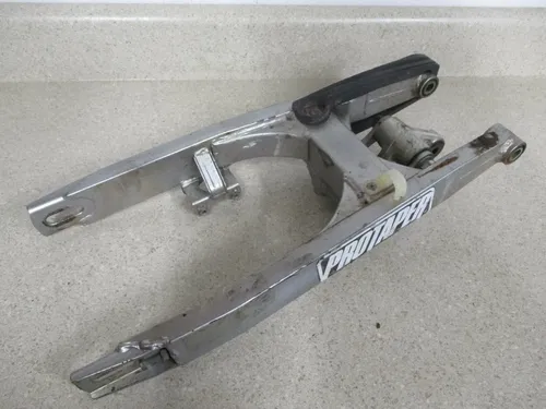 2007 KAWASAKI KX65 REAR SWINGARM W/ LINKAGE SWING ARM 33001-1634-458, M119