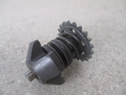 2005 YAMAHA YZ 125 POWERVALVE GOVERNOR ACTUATOR GEAR, M209