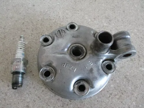 2001 HONDA CR250 CYLINDER HEAD, TOP CAP DOME OEM, 12201-KZ3-J10, MX63