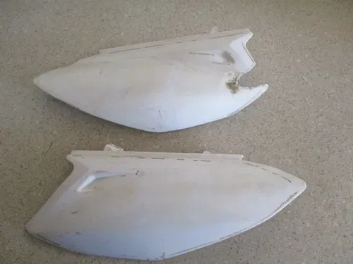 YAMAHA TTR 50 SIDE NUMBER PLATES PLASTICS LEFT RIGHT WHITE OEM, MX80