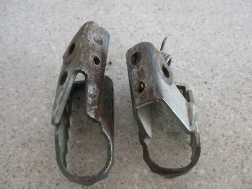 2001 YAMAHA TTR125 FOOTPEGS, PEGS LEFT RIGHT W/ HARDWARE, OEM, MX72