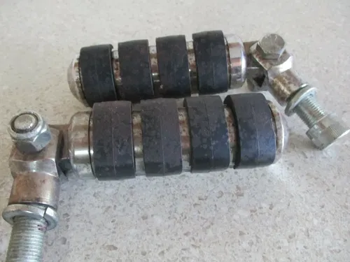 HARLEY DAVIDSON STREETGLIDE FOOT PEGS W/ MOUNTS