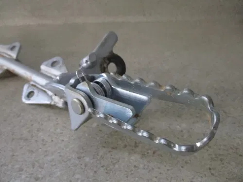 2024 HONDA CRF 110 FOOTPEG MOUNT W/ PEGS PEGMOUNT BRACKET, FITS ALL, M238