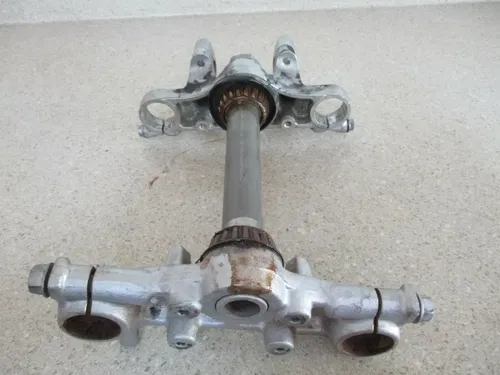 2004 SUZUKI DRZ 125L TRIPLE CLAMPS, TRIPLE TREES W/ BAR MOUNTS, 51410-08G00 MX67