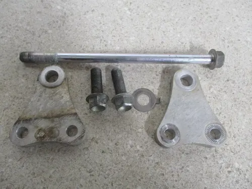 2013 YAMAHA YZ450 FRONT LOWER MOTOR MOUNT BRACKET OEM, 33D-21417-00-00, M125