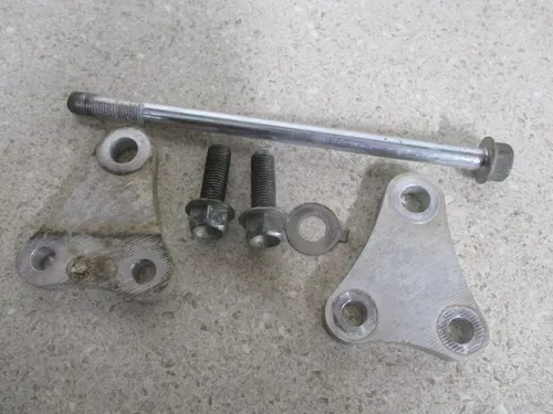 2013 YAMAHA YZ450 FRONT LOWER MOTOR MOUNT BRACKET OEM, 33D-21417-00-00, M125