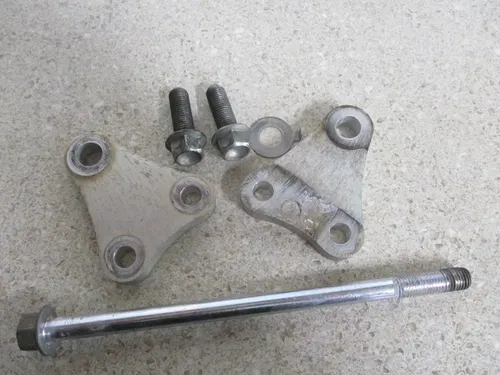 2013 YAMAHA YZ450 FRONT LOWER MOTOR MOUNT BRACKET OEM, 33D-21417-00-00, M125