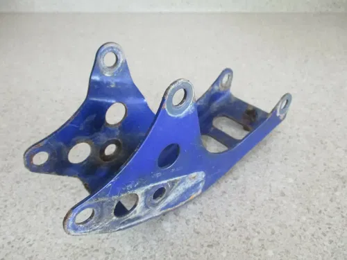 2003 YAMAHA TTR125 FRONT FRAME CRADLE STAY BRACKET HANGER, 5HP-21316-10-00, MX90