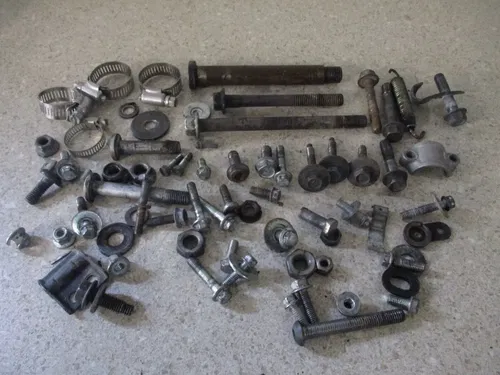 2004 YAMAHA YZ 125 MISC BOLTS NUTS HARDWARE BOLT KIT, FITS 96-04, M230