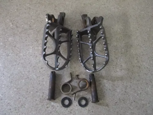 2019 HONDA CRF 250R FOOTPEGS PEGS SET COMPLETE, FITS 19-21, M205