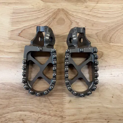 Tusk Billet Foot Pegs