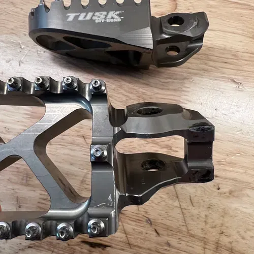 Tusk Billet Foot Pegs