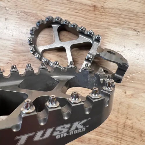 Tusk Billet Foot Pegs