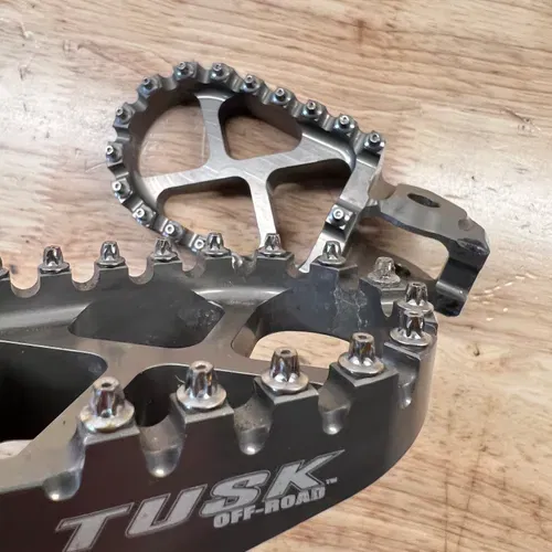 Tusk Billet Foot Pegs