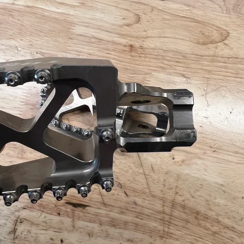 Tusk Billet Foot Pegs