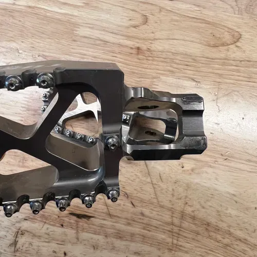 Tusk Billet Foot Pegs