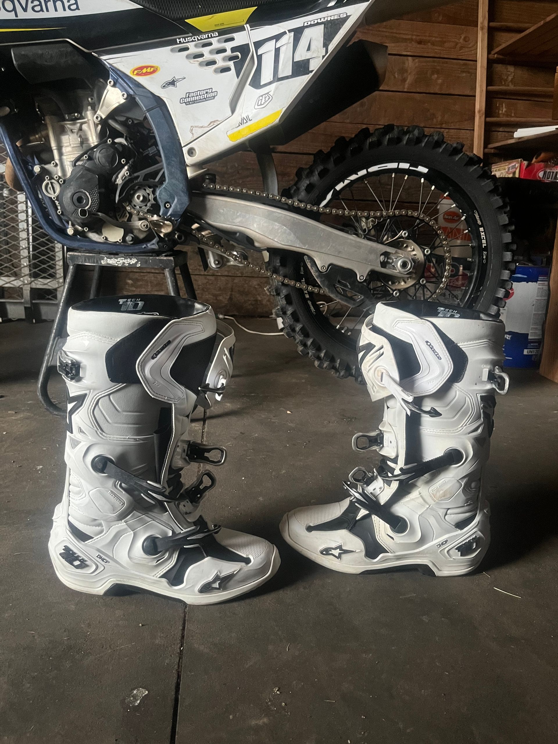 White Alpinestars Tech 10 Size 10