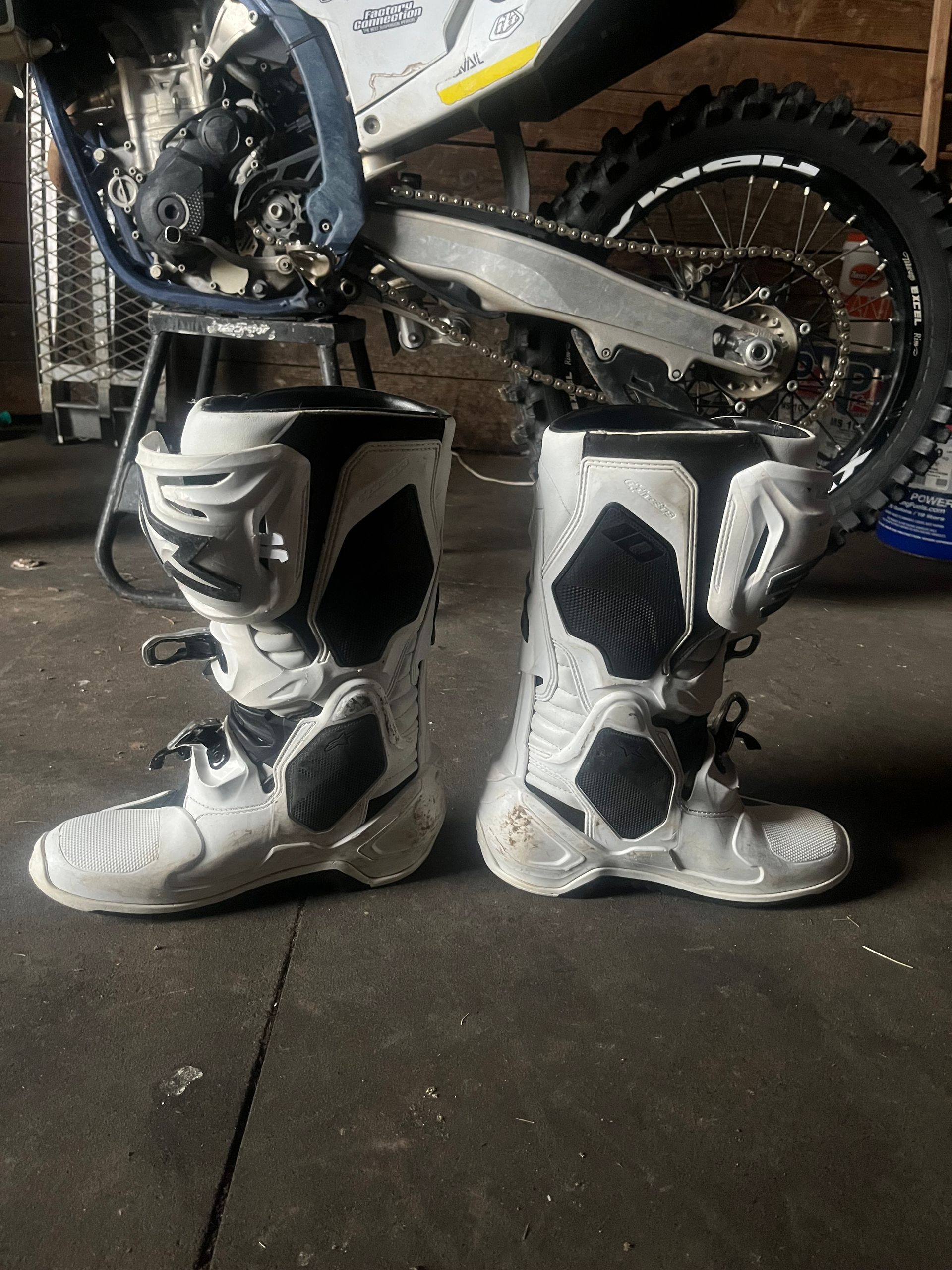 White Alpinestars Tech 10 Size 10
